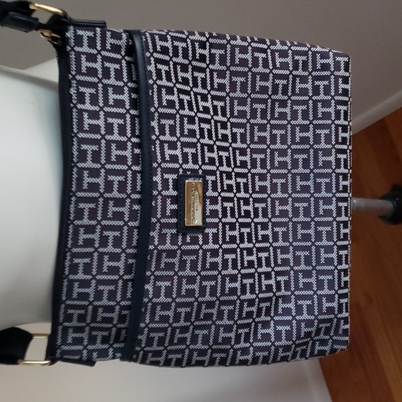 Tommy Hilfiger Garden Classic II Mono Canvas Crossbody Adjustable Strap Bag - Picture 4 of 11